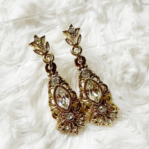 Jewelry - Gold Tone Rhinestone Filigree Earrings